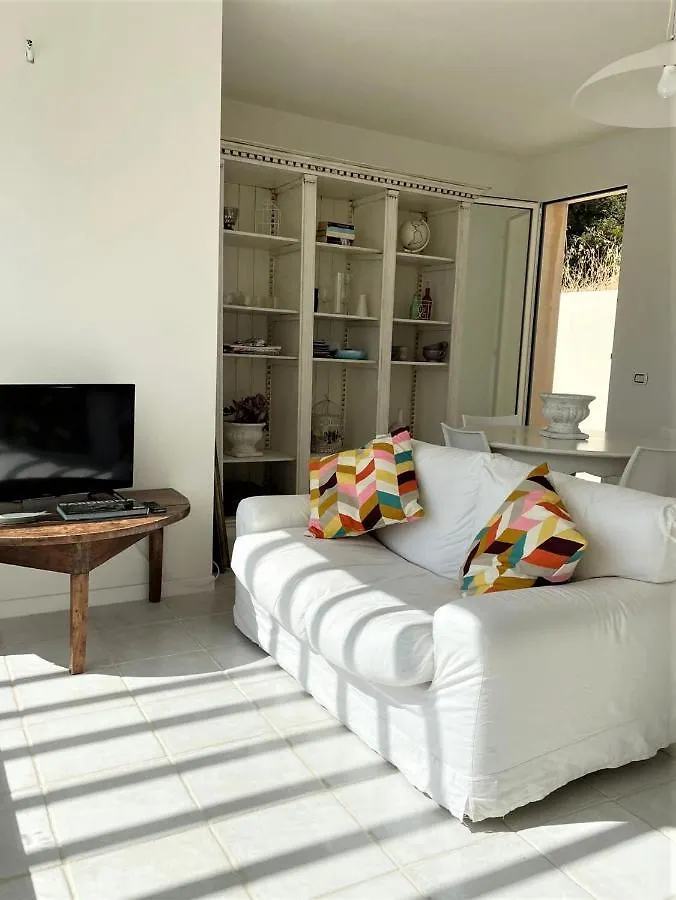 산타마르게리타디풀라 Bright House Near Chia 빌라 0*,  이탈리아