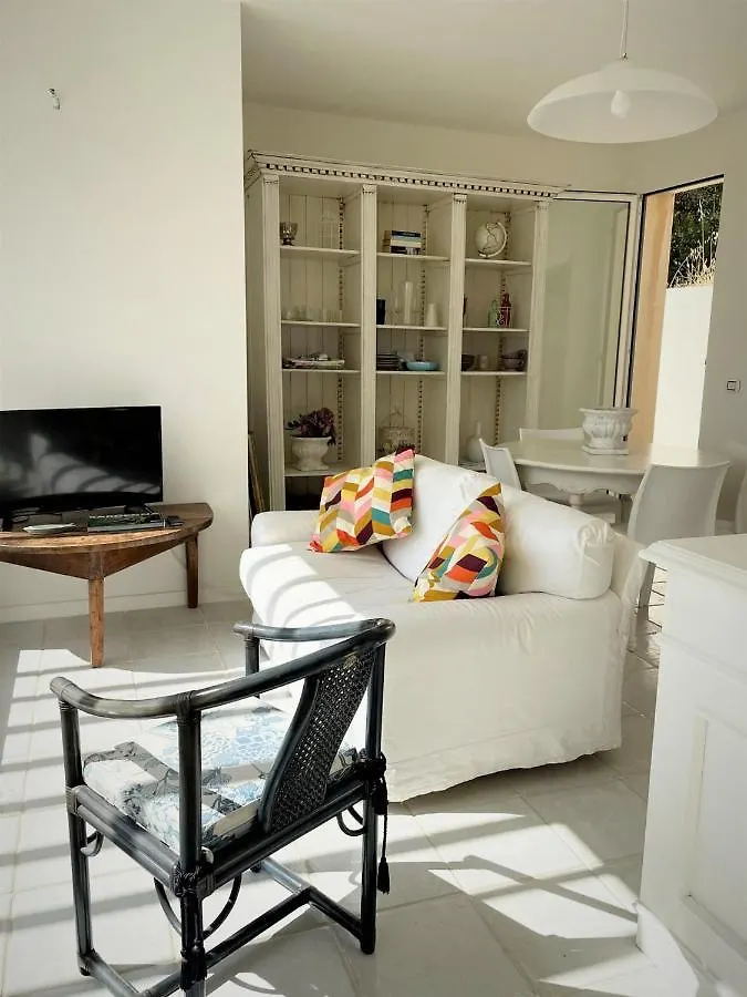 펜션 산타마르게리타디풀라 Bright House Near Chia 빌라